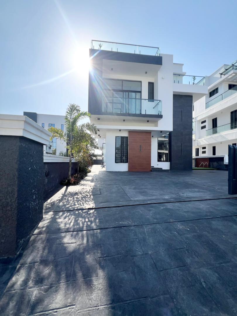 LUXURY CONTEMPORARY 5BEDROOM FULLY DETACHED DUPLEX FOR SALE.